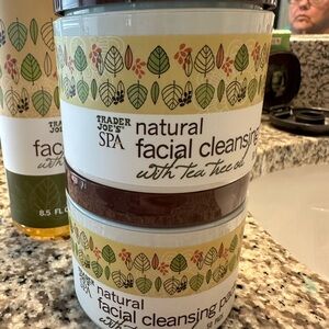 Trader Joe's Spa Natural Facial Cleansing Pads — Green & Cream